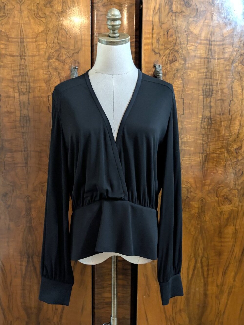 St. John Surplice Faux Wrap Blouse L Black Blouson V-Neck Wide Band Waist